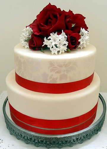 wedding cakes winter red