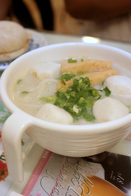 Fishball rice noodle soup (kway teow)