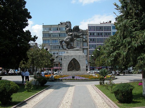 DSCN0080 Monument à Atatürk, statue de H. Krippel (1931)