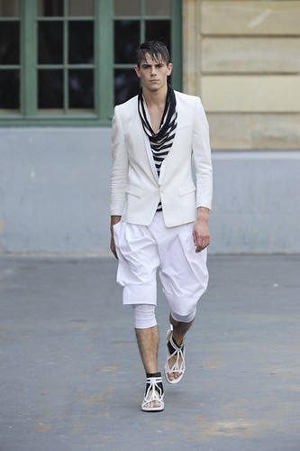 Jeremy Young3264_SS11_Paris_Songzio(lizzylily@mh)