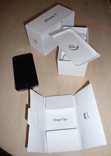 iphone 4 box. iPhone 4 - ox contents