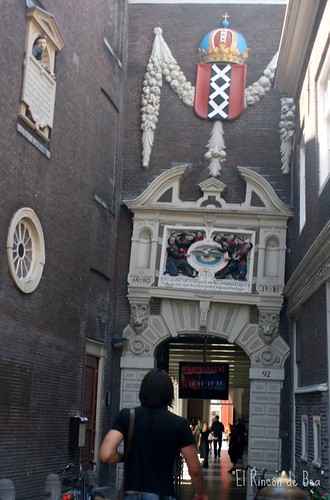 Museo Historico Amsterdam....doy fé que la foto está derecha.....