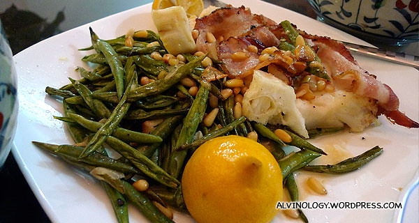 Baked cod fish with french beans and lemon