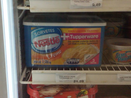 Sorvete Nestle com Tupperware