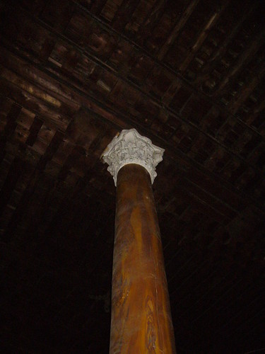 P1040844  Ahi Elvan Camii, colonne de bois avec chapiteau de marbre
