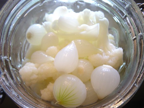 Easy Pickled Cauliflower With Garlic