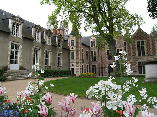 L'hôtel Groslot et son jardin