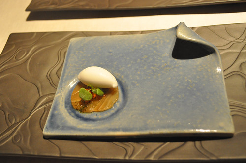 Sushi-sashimi: Salmón marinado en casa con helado de agua de arroz
