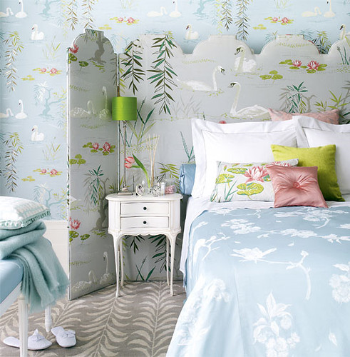 HTHcute-romantic-bedroom-light-blue-green-with-swan-wallpaper-1