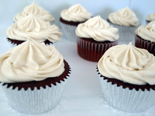 Red Velvet Cupcakes with Cinnamon Cream Cheese Frosting (2)