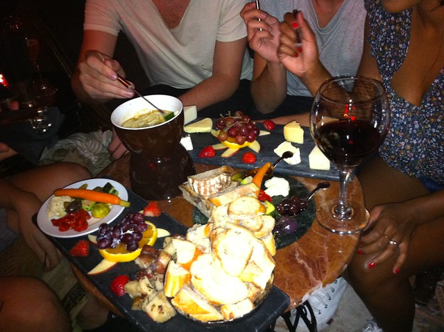 Ostbricka och fondue på Bourgeois Pig