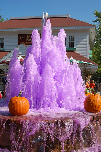 Hallowboo 2010:  Spooky fountain.