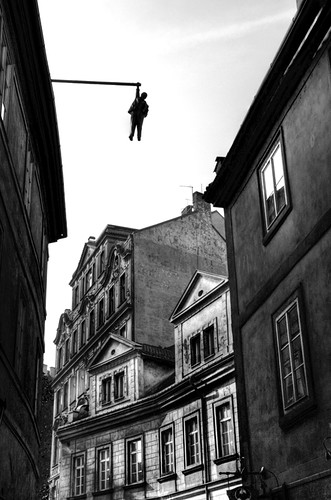 Hanging man. Prague. Hombre colgando. Praga
