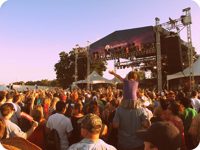 CROWD AT SWITCHFOOT
