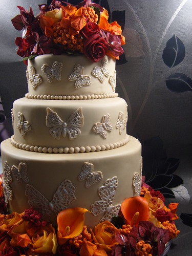 Autumn wedding cake by elizabethscakeemporium