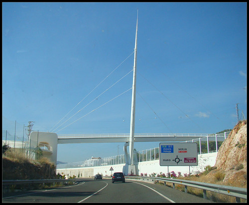 Puente Moderno Maro