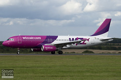 HA-LWE - 4372 - Wizzair - Airbus A320-232 - 100909 - Luton - Steven Gray - IMG_9218