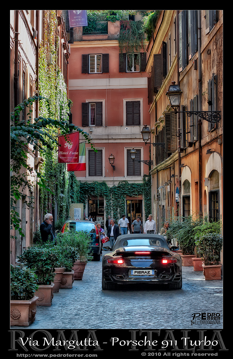 Roma - Via Margutta - Porsche 911 Turbo