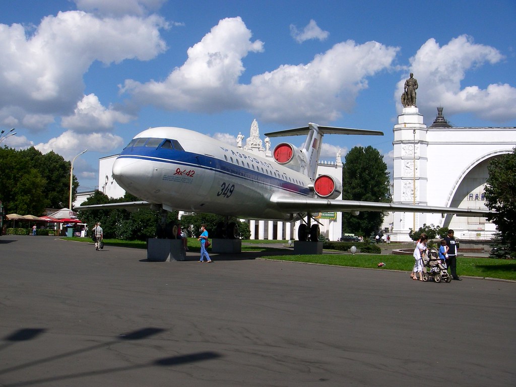 : Yakovlev Yak-42