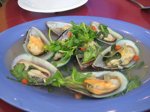 Steamed Mussels with Thai Herbs