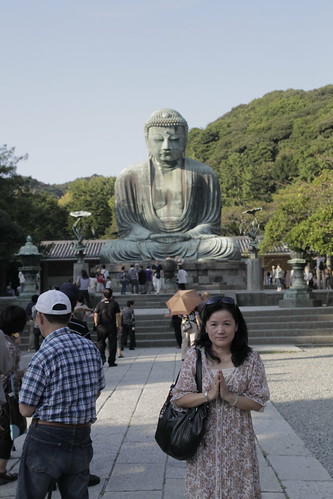Mum in front of the Kamakura Big Buddha