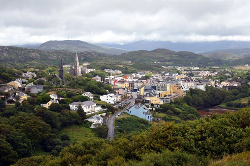 Clifden, County Galway (by: Bert Kaufman, creative commons license)