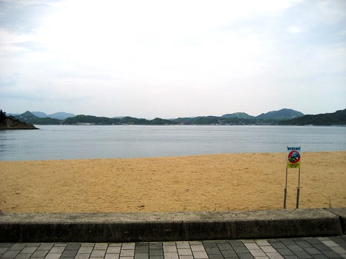 因島 モアイ とビーチ