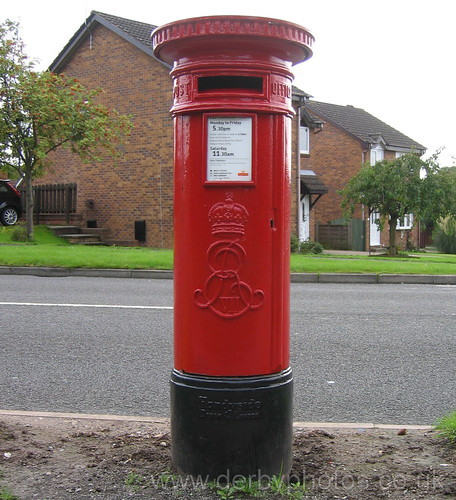 Handyside post box on Bishop's Drive, Oakwood