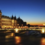 ~ Paris se prépare pour la nuit ~ as Paris prepares itself for night ~