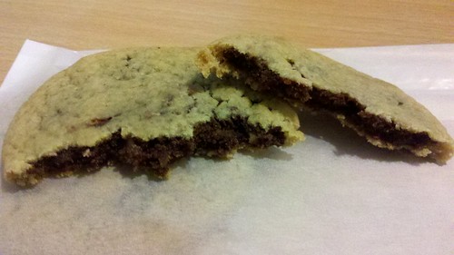 brownie cookie!! how does it exist??