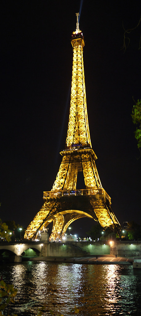 Eiffel Tower 巴黎鐵塔 艾菲爾鐵塔 from 夏瑤宮