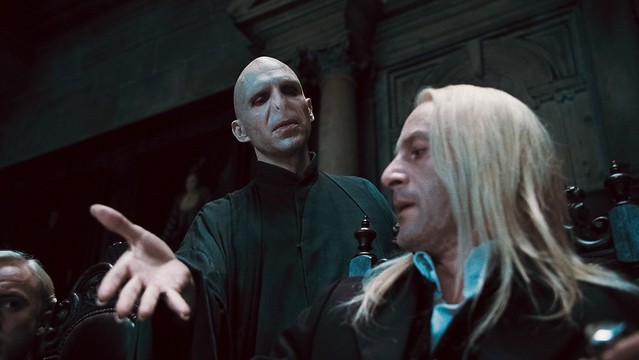 RALPH FIENNES Lord Voldemort y JASON ISAACS Lucius Malfoy