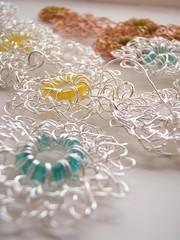 wire crochet daisies
