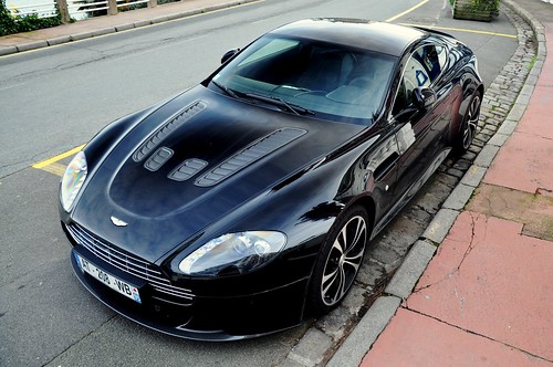 Aston Martin V12 Vantage Carbon Black EXPLORED by Maxime Jouet ElAstic