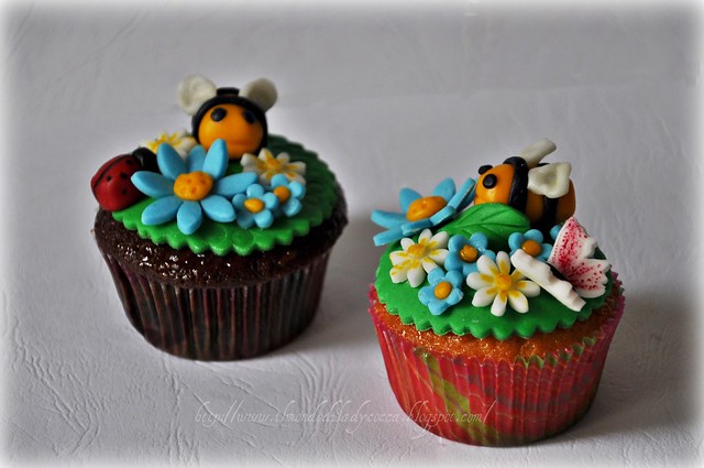 autunno??.....no in casa lady cocca e' primaveraaaa.....dolci cupcake in fiore!!! cupcake alla vainiglia e devil’s food cupcake