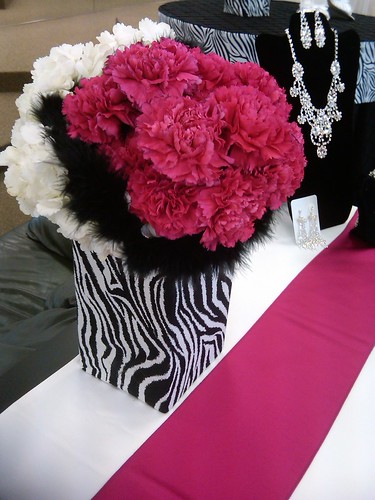 zebra hot pink carations feathers and hydrangea zebra and pink wedding