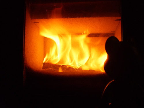 45/52 - cozy fire