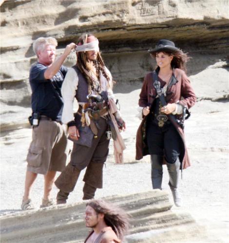 Johnny Depp y Penélope Cruz en Piratas del Caribe 4