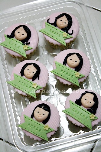 Nonik's 2D Face Cupcakes