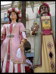 fotografia dels gegants del pi, mustafa y elisenda; gigantes y cabezudos de barcelona
