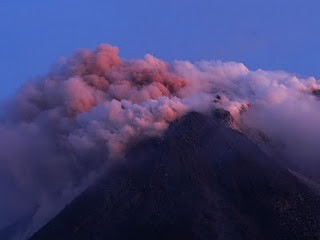 Video dan Foto Gunung Merapi Meletus 26 Oktober 2010
