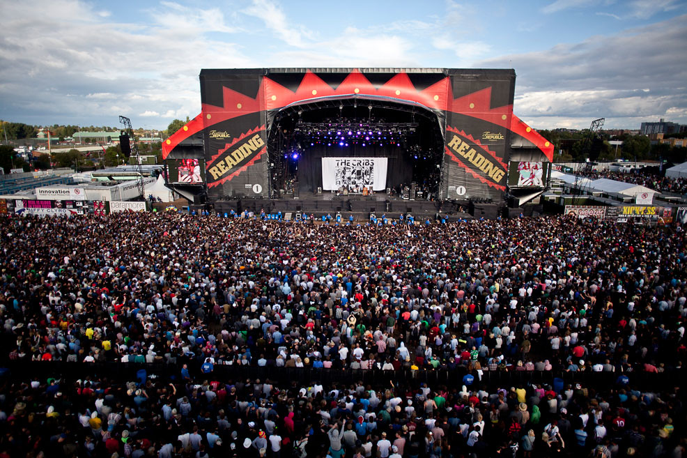 The Big Picture - Super Massive Photos From Reading 2010 | NME.