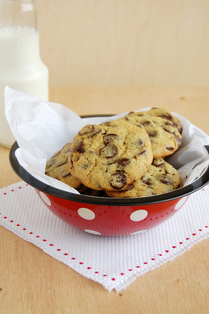 Chock-full of chocolate chip cookies / Cookies com muuuitas de gotas de chocolate