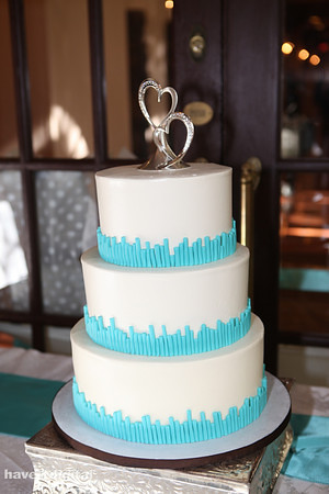 TURQUOISE SQUARE WEDDING CAKE