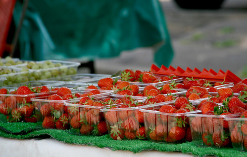 market strawberry