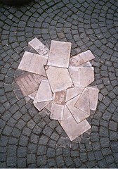 The White Rose Monument, Universität München, by Gryffindor by Photo Tractatus