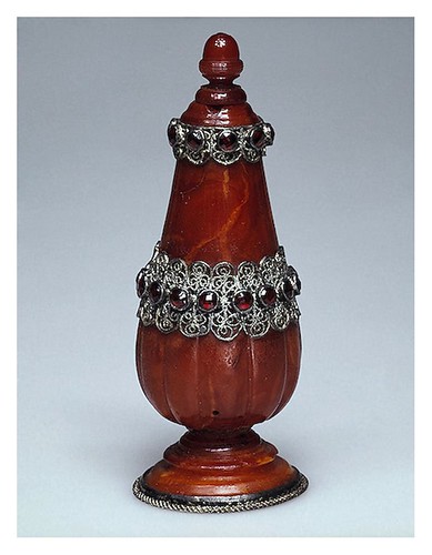 014- Botella de perfume-Ámbar plata y granates Alemania. Finales siglo 17 principios del 18-Copyright ©2003 State Hermitage Museum
