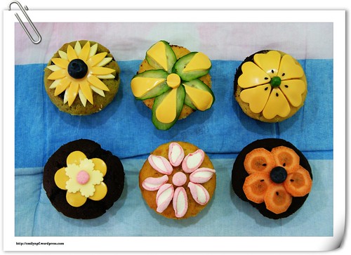 Muffins with flower
