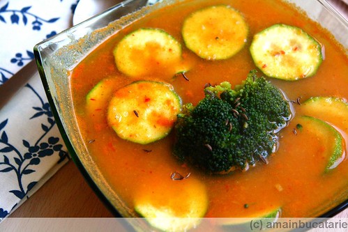 Supa crema de cartofi cu zucchini si curry