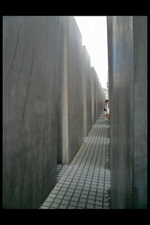 DE berlijn holocaust monument 06 2005 eisenman p (ebertstr)